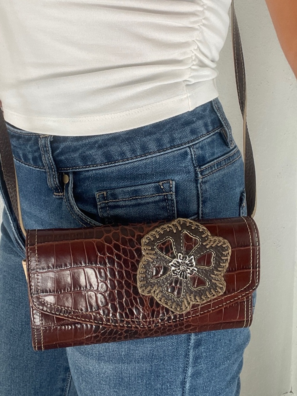 Brighton Vintage Boho‎ Western Leather Crossbody Mini Wallet Bag with Flower - Picture 2 of 8